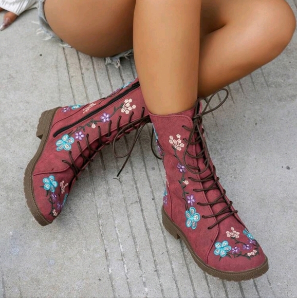 Women's Comfortable Embroidery Studded Boots,Western Style Combat Boots,Low Heel - Picture 1 of 5